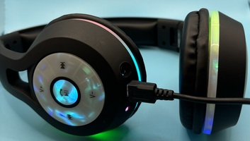 Soundlogic XT (BLH-12/0327) Light Up LED Headphones with Charging Cord