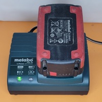 Metabo ASC30 Air Cooled Battery Charger with Metabo 6.25457 18V 2.6Ah Battery