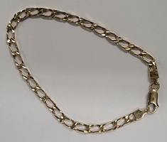 10 Karat Yellow Gold Bracelet - Size: 7.5