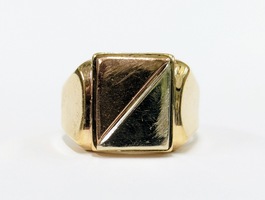 10 Karat Tricolour Gold Ring - Size 9.75