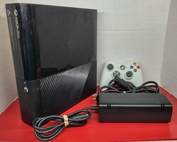 Xbox 360 Console (Model 1538) 500GB W/ Cords and White Controller