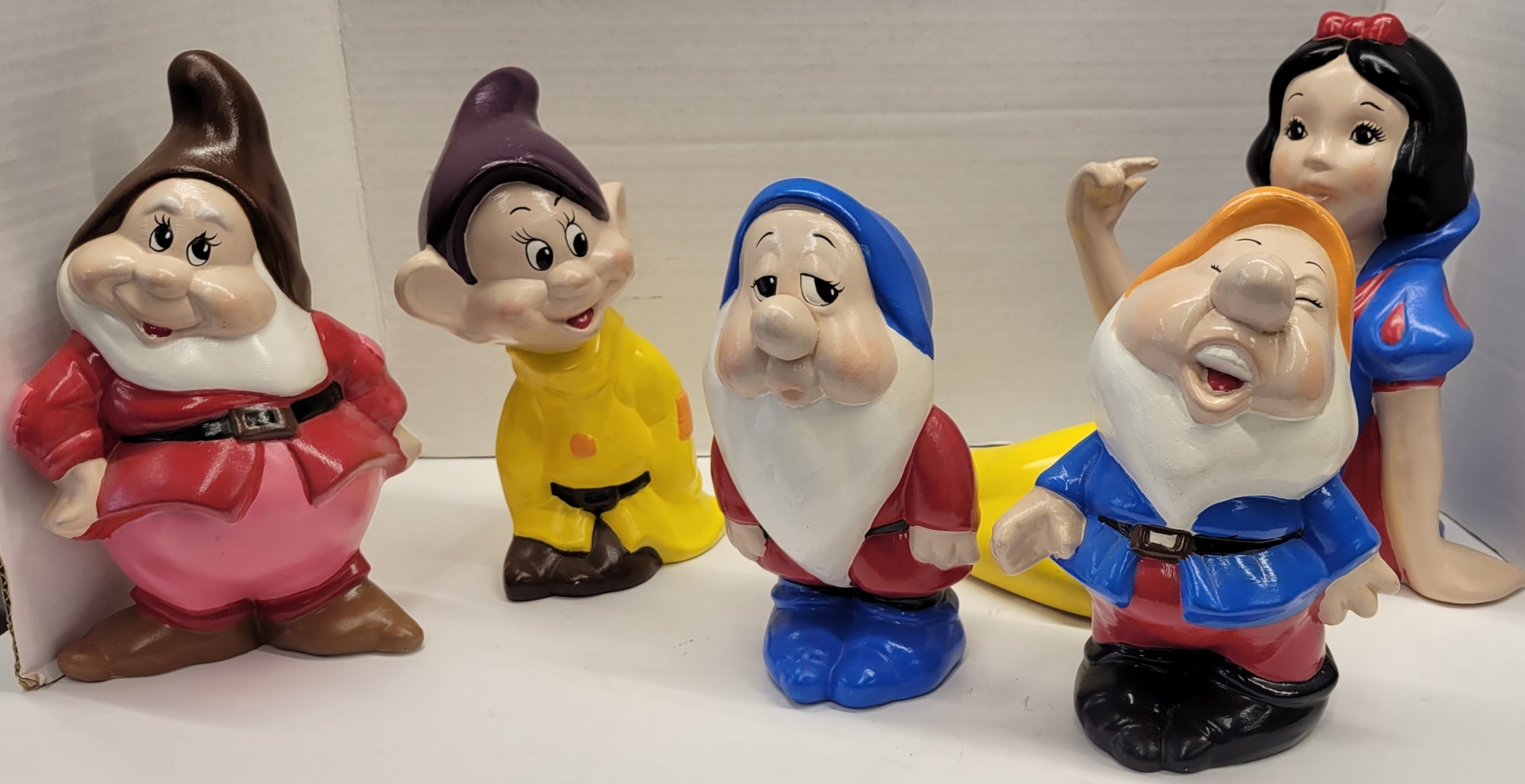 Vintage Walt Disney Snow White And The Seven Dwarves Ceramic Figurine Set Avenue Shop Swap And Sell 
