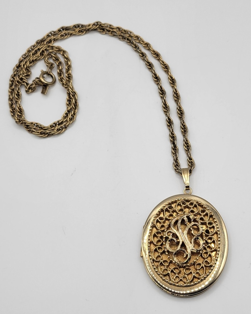 Vintage Sarah Coventry Gold Tone Oval Locket Necklace With Filigree ...