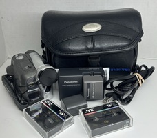 Panasonic PV-GS34 Digital Video Camcorder Bundle In Travel Bag, TESTED!