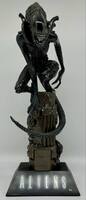 Sideshow Collectibles Aliens Alien Warrior Statue Diorama